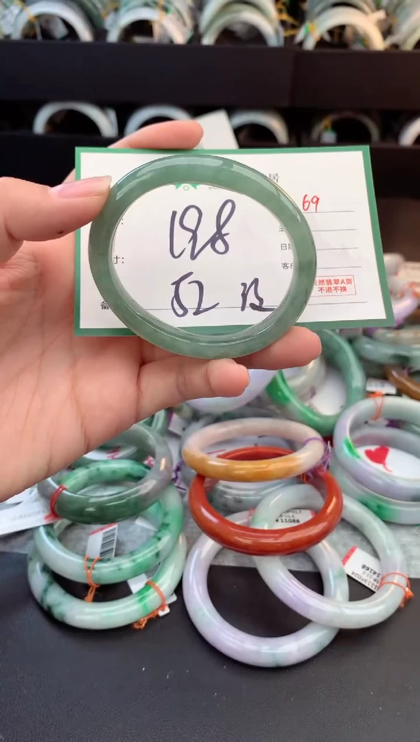 未镶嵌定制翡翠嘉***厂毛货需精细抛光+多人