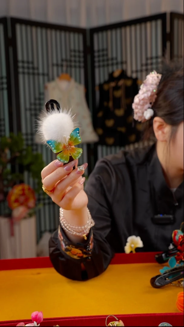 刺绣非遗绒花饰品