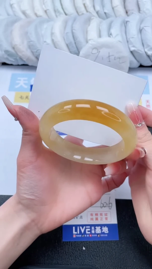 【闪购商品】石英质玉手镯未镶嵌T205-60.6