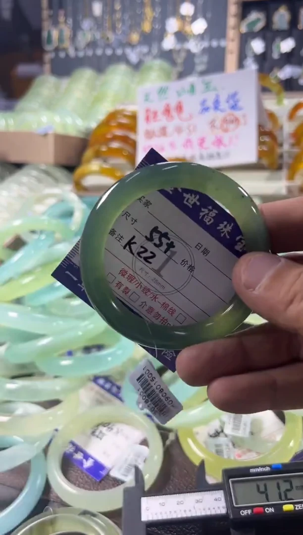 未镶嵌蛇纹石玉手镯1