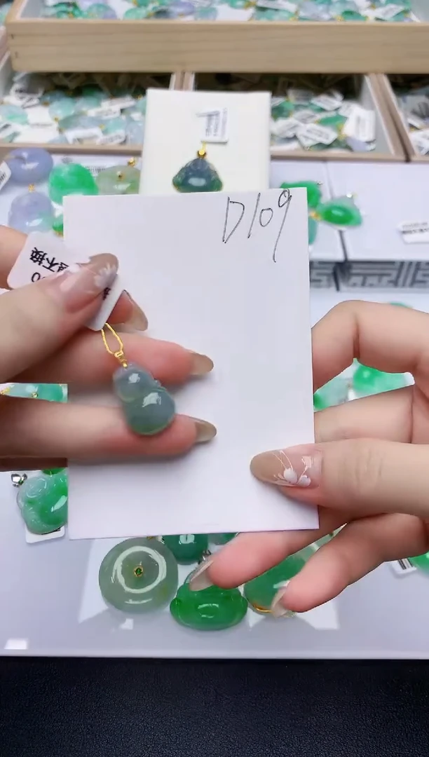 翡翠18K金镶嵌颈饰天然缅甸翡翠A货