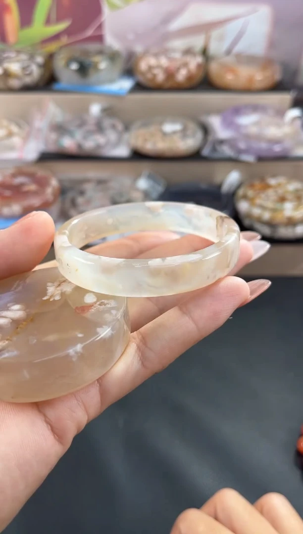 未镶嵌手镯石英质玉54