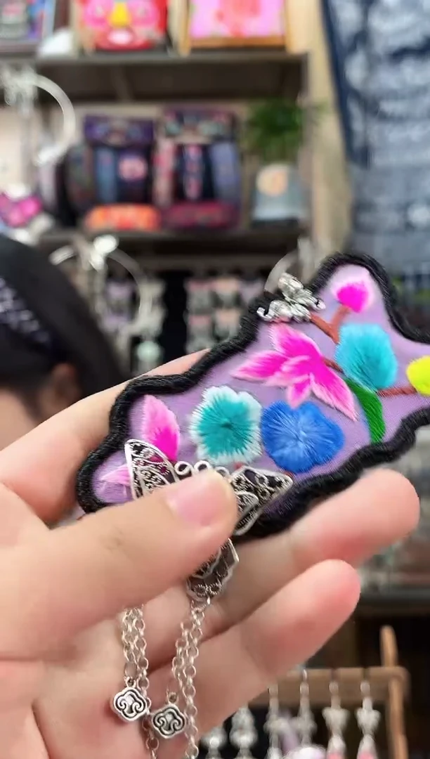 织绣民族风非遗老绣饰品550