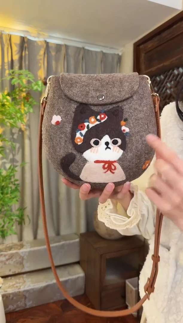 羊毛非遗羊毛毡包 蛋蛋包花环猫咪