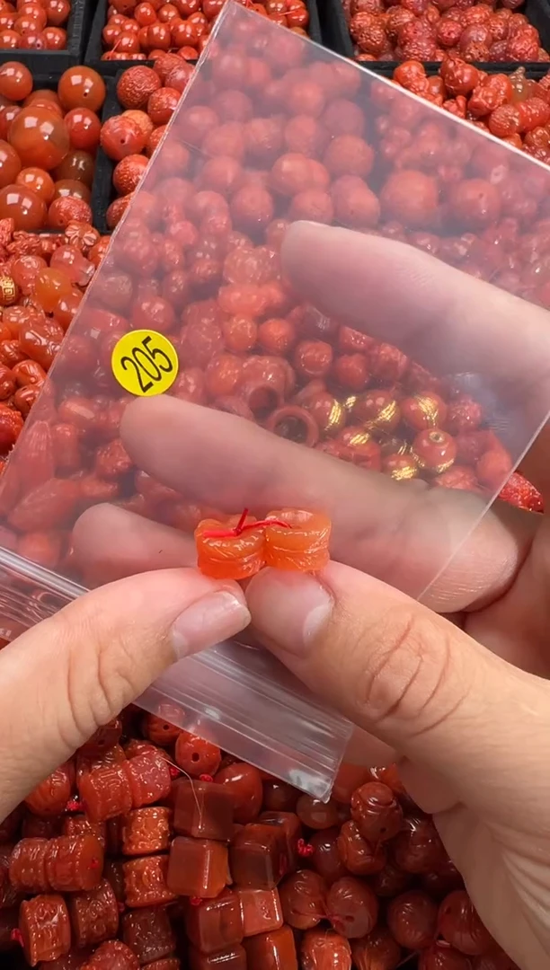 南红玛瑙未镶嵌颈饰1