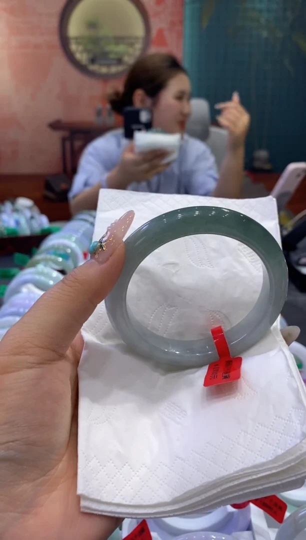 翡翠手镯未镶嵌多人00017234