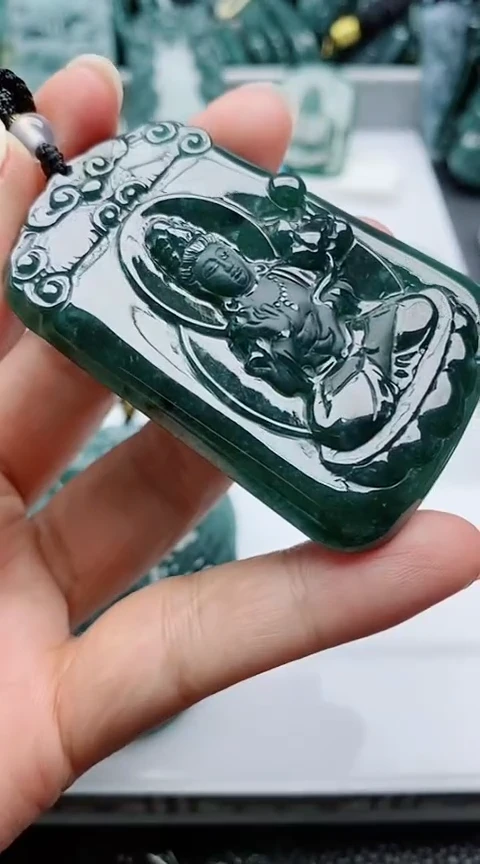 颈饰未镶嵌翡翠