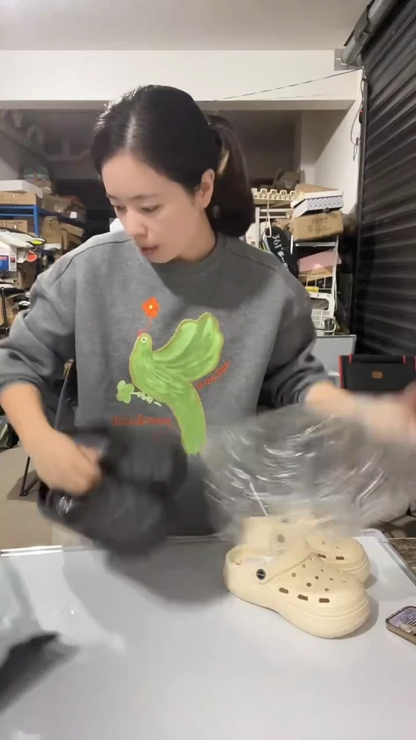 日用百货，洞洞鞋46