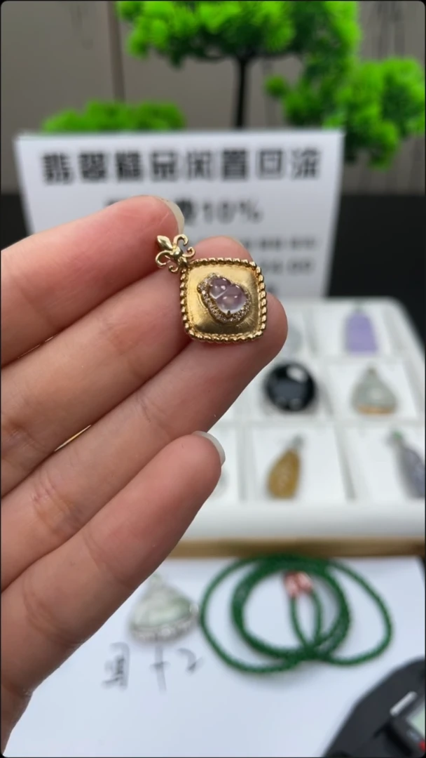 翡翠18K金镶嵌颈饰天然缅甸A货翡翠18k金镶嵌吊坠
