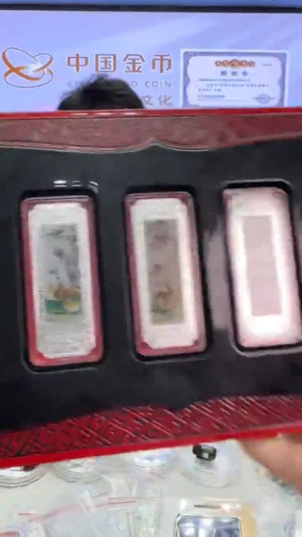 纯银兔年贺岁彩色银条20*5带证摆台