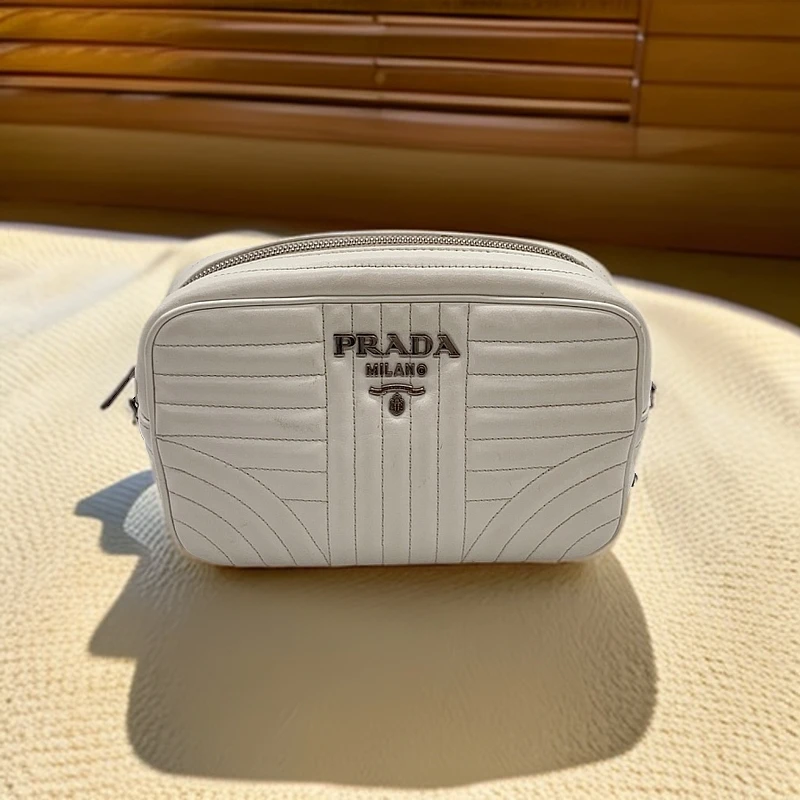 95新 Prada/普拉达 白色相机包 1033 3957
