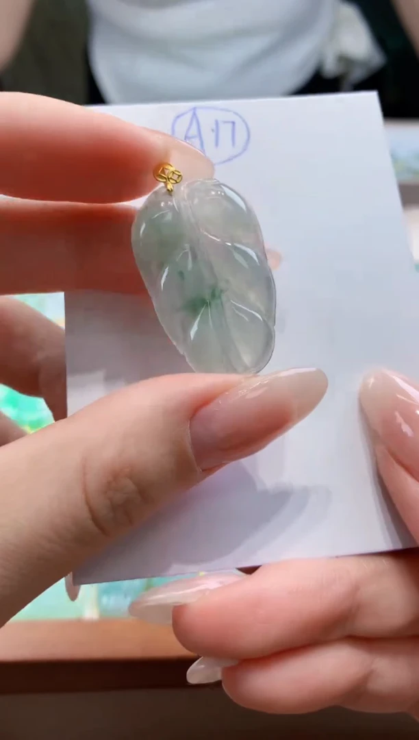 翡翠18K金镶嵌颈饰天然A货翡翠挂件