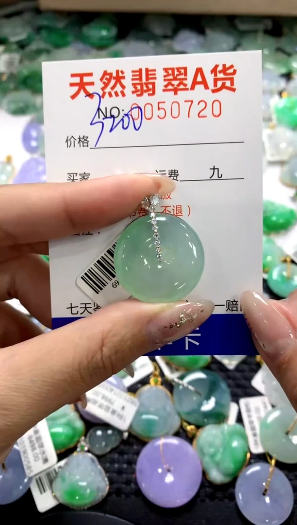 颈饰18K金镶嵌翡翠1111111111111111