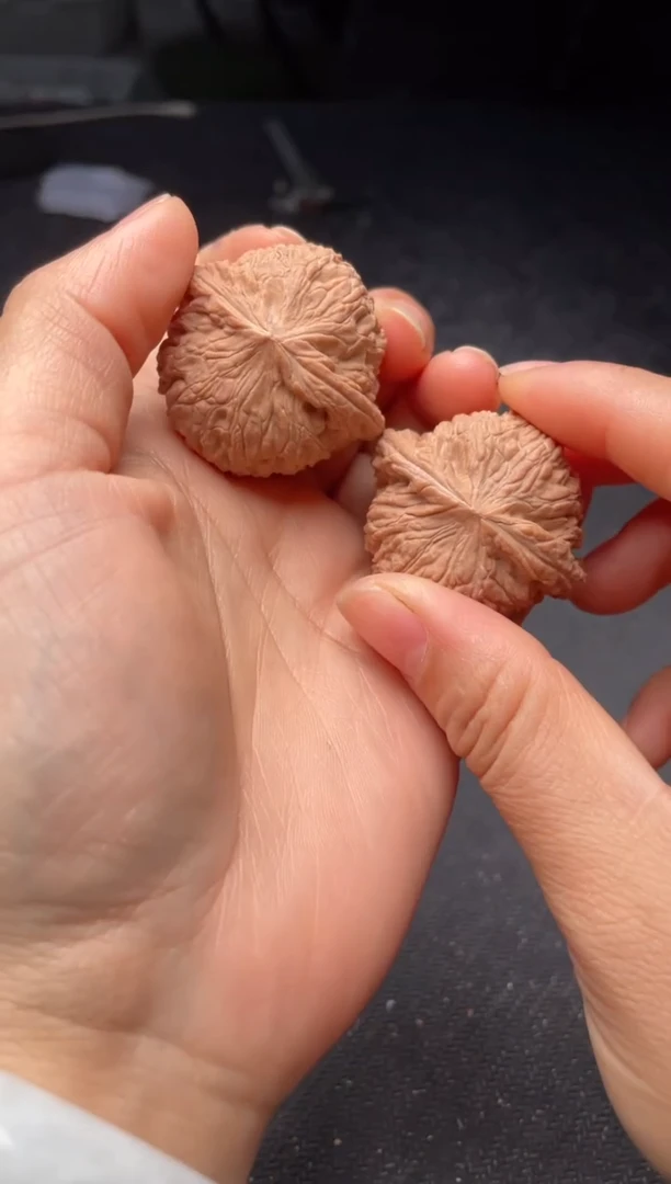 把件文玩核桃w256  绣球 40尺