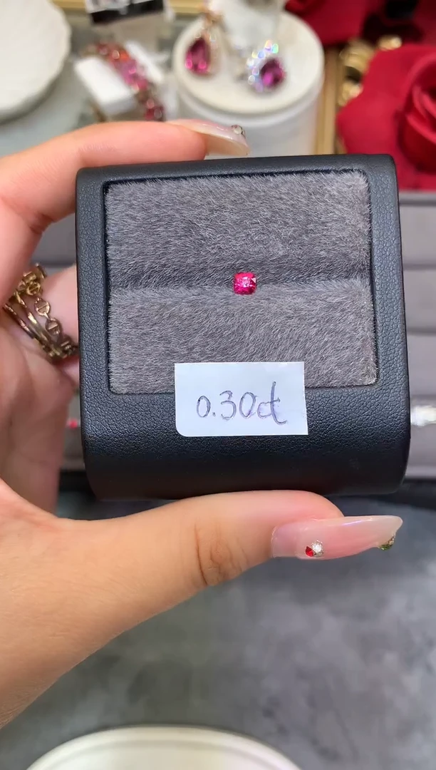 未镶嵌裸石定制尖晶石T*g枕型 绝地武士 0.30ct