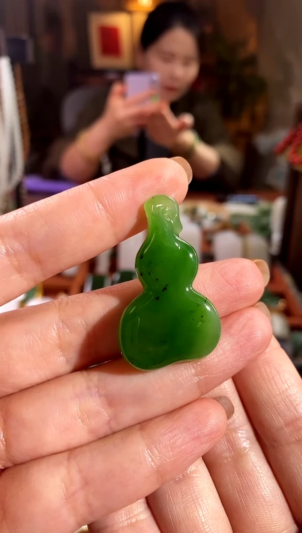 吊坠(赠链)未镶嵌和田玉.