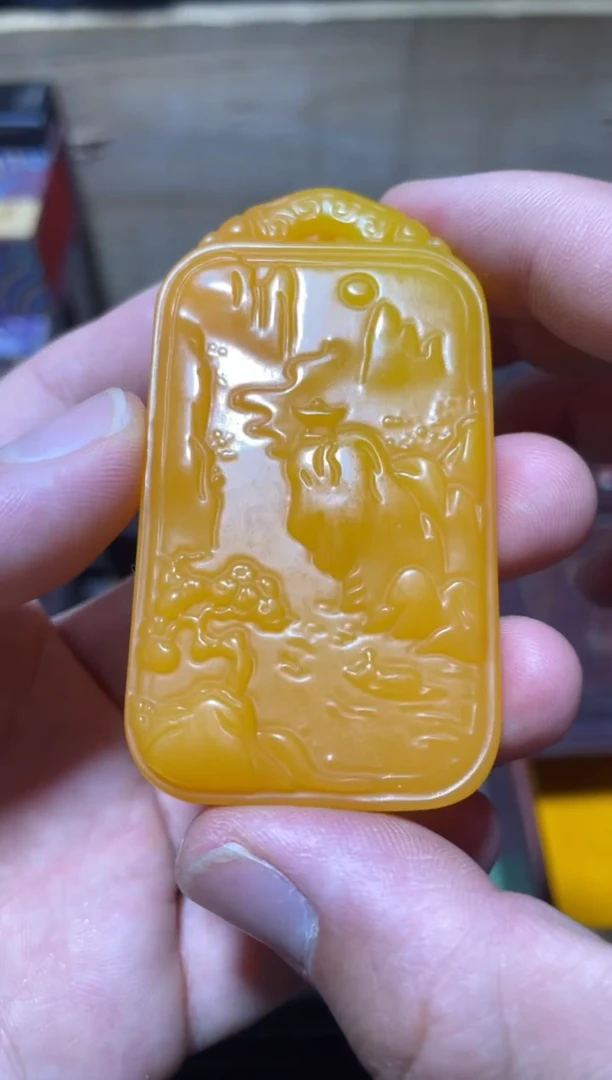 和田玉未镶嵌颈饰黄钰山水牌1件