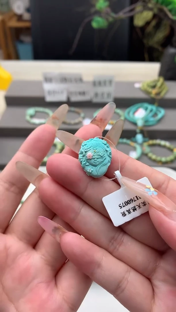 绿松石未镶嵌雕刻Q61