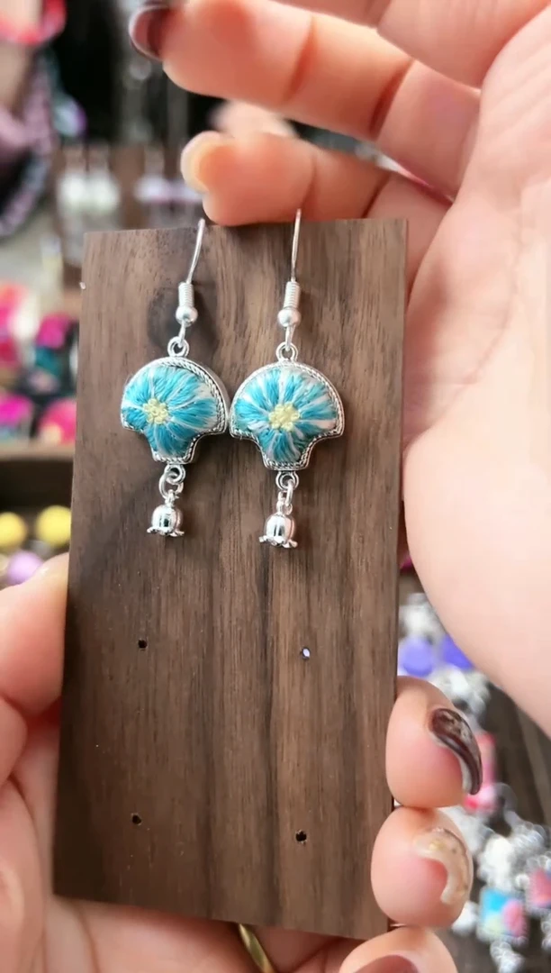 【闪购商品】织绣民族风老绣饰品357