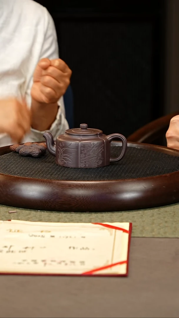 茶壶紫砂69 张彩萍  黑墩头 周盘240cc