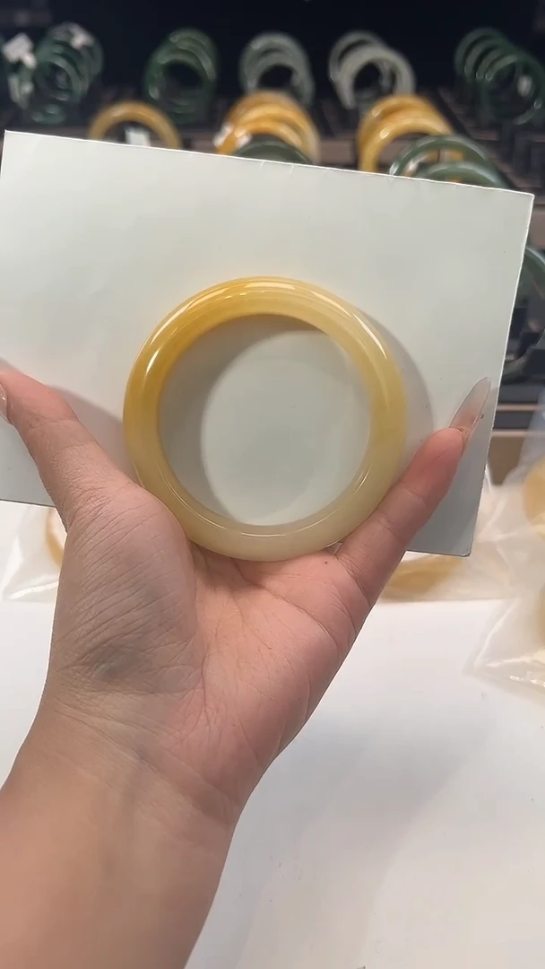 未镶嵌石英质玉（黄龙玉）手镯59圈口034