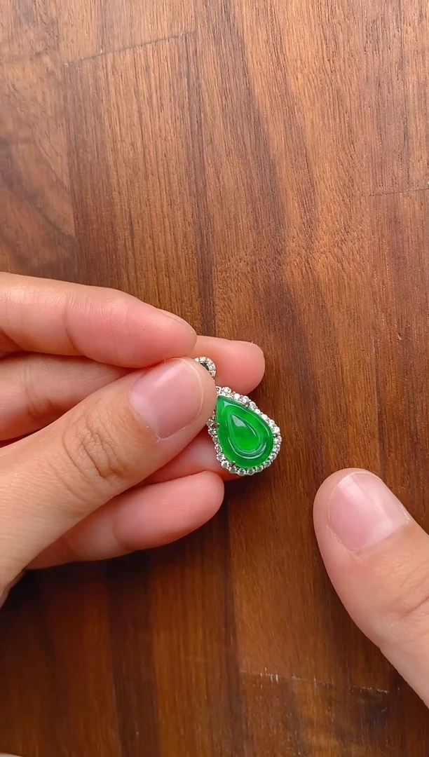 【闪购商品】翡翠吊坠(不含链)银S925镶嵌水滴吊坠