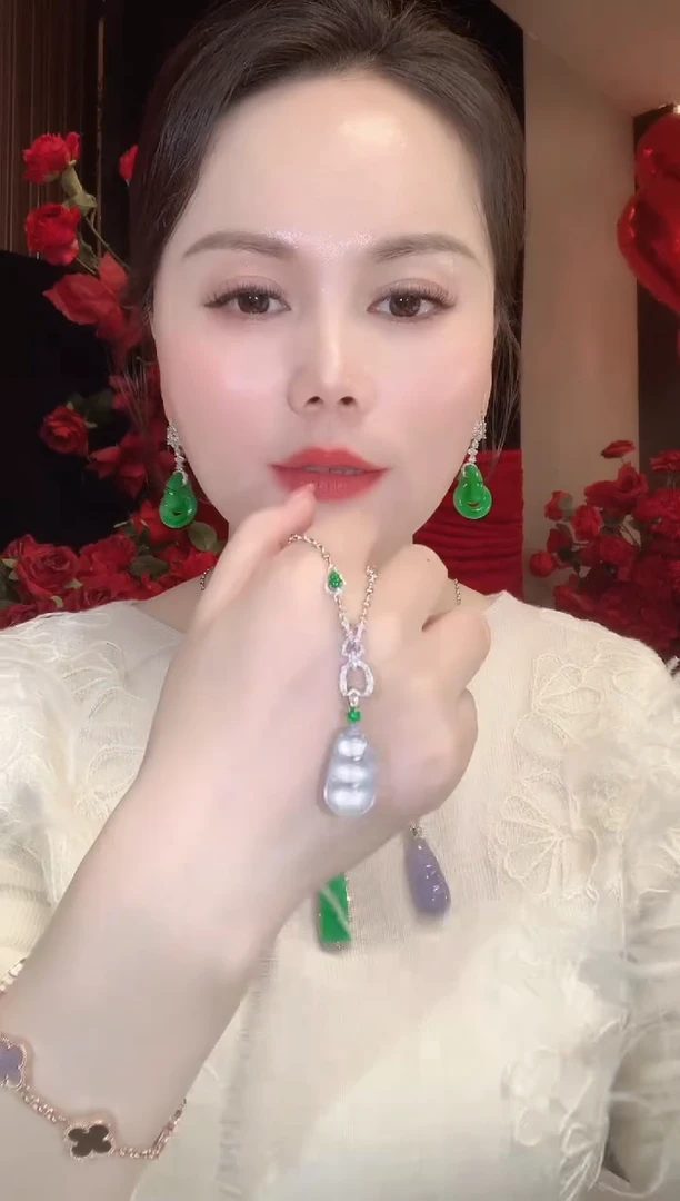 吊坠(不含链)18K金镶嵌翡翠C128