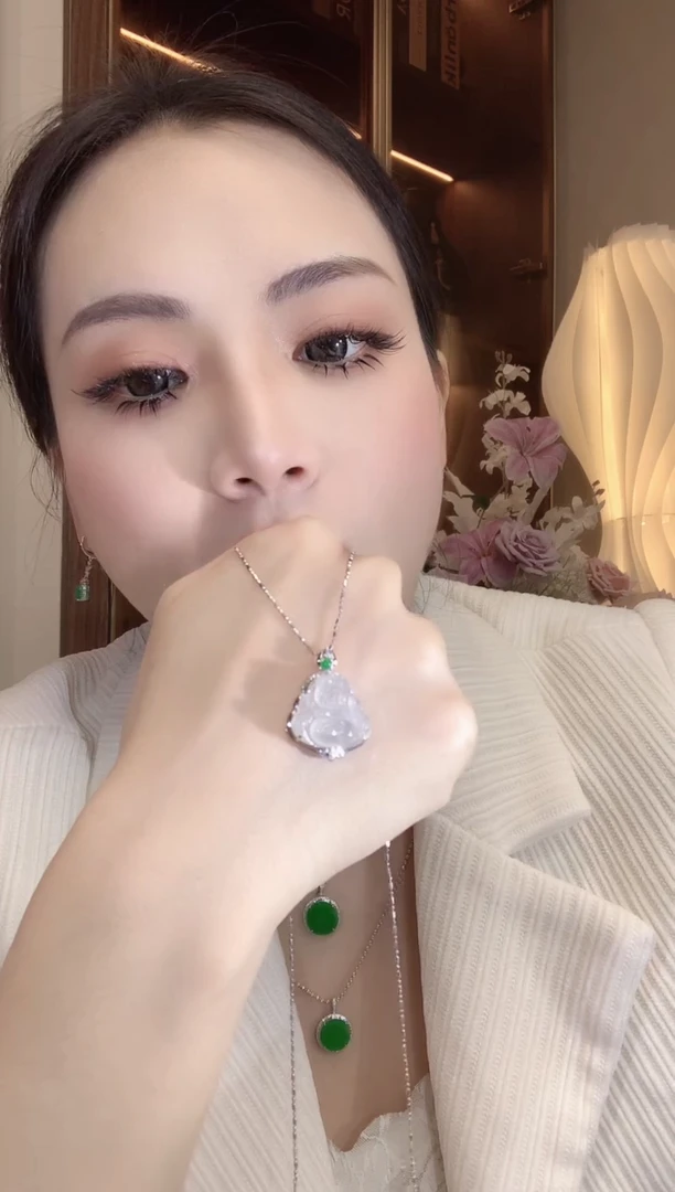 【闪购商品】翡翠吊坠(不含链)18K金镶嵌A7