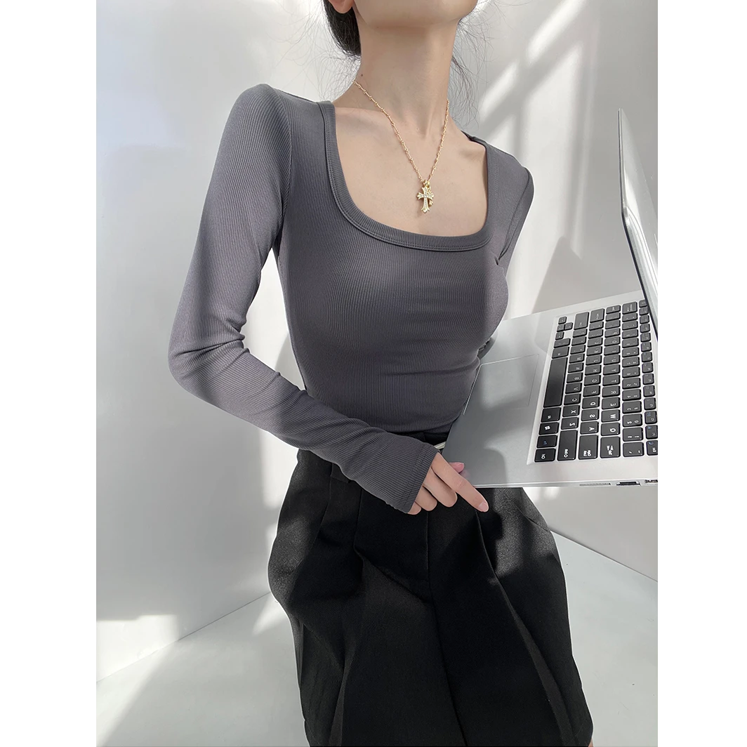 D054-设计感方领露锁骨长袖T恤女春秋季新款洋气内搭打底衫上衣