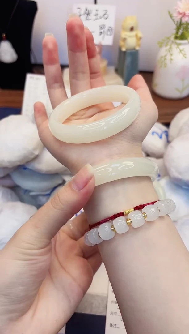 【闪购商品】石英质玉手镯未镶嵌120-玉兰白-圈口56