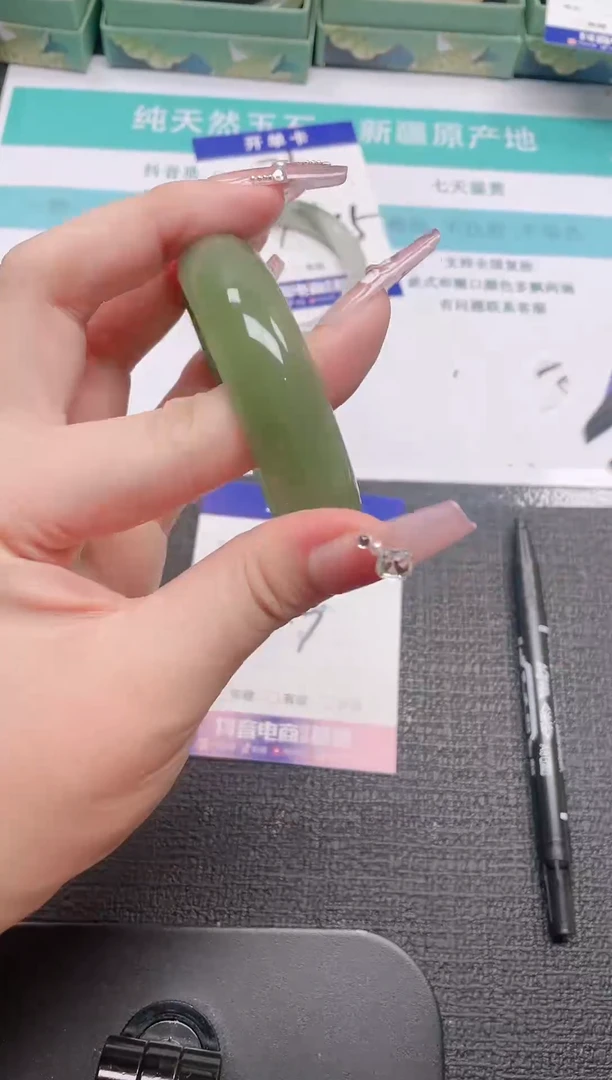 未镶嵌手镯石英质玉74-55