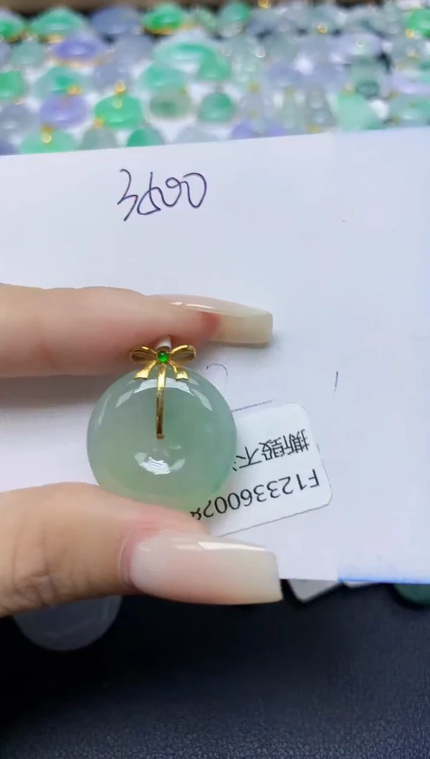 翡翠18K金镶嵌颈饰天然缅甸翡翠A货