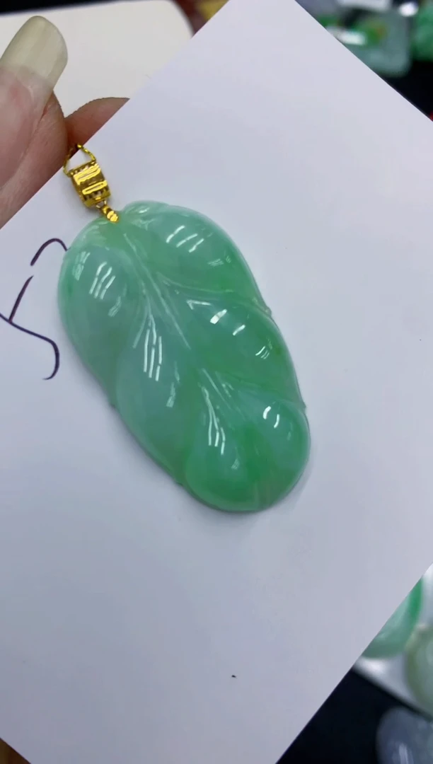 翡翠18K金镶嵌颈饰缅甸A货翡翠