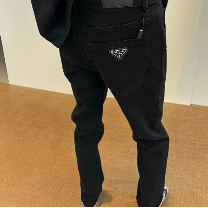 春季新款三角标徽章牛仔裤男士潮牌韩版百搭直筒休闲修身黑色长裤