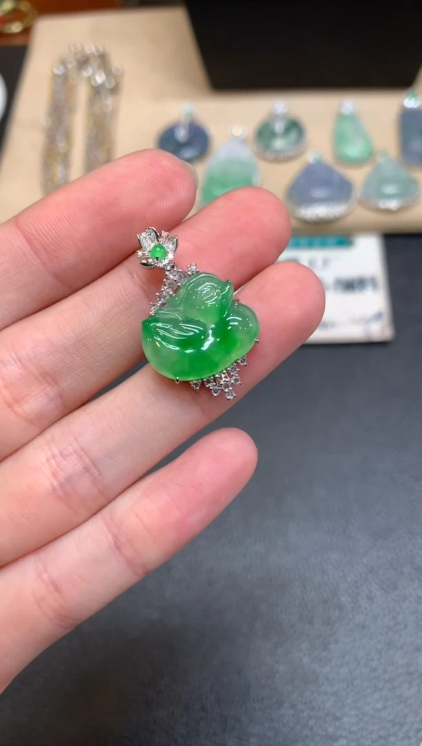 【闪购商品】翡翠颈饰18K金镶嵌随形【无服务费】