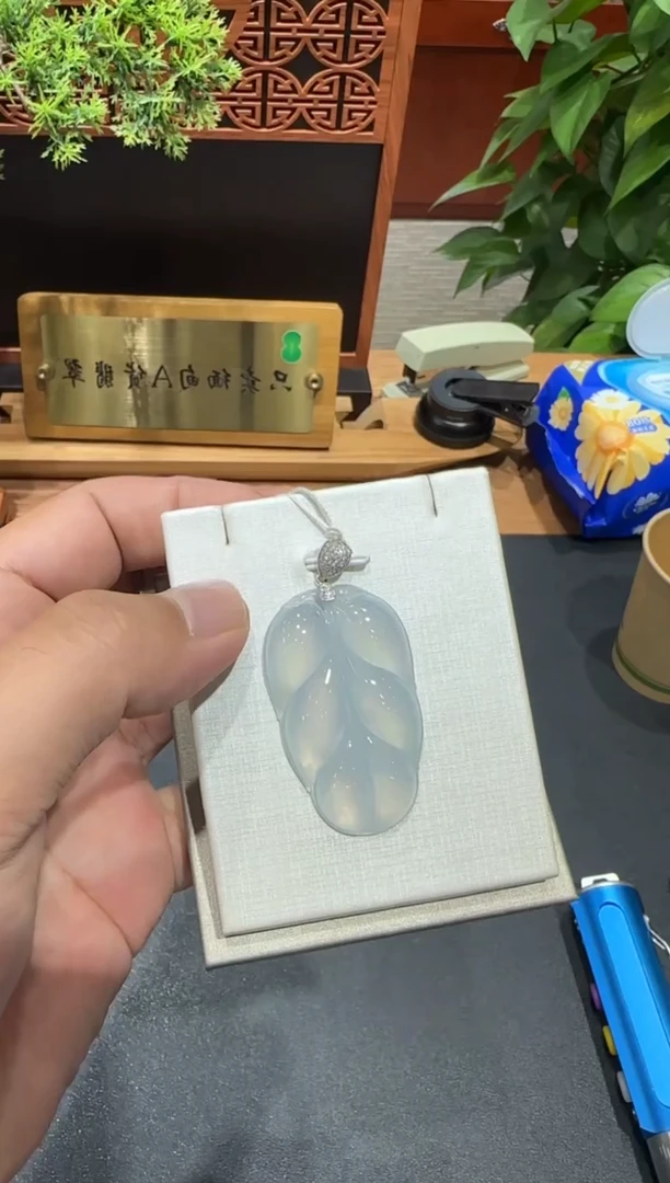 18K金镶嵌挂件翡翠?**ﾍA货翡翠多样性孤品