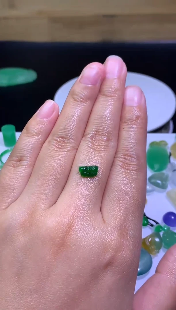 未镶嵌定制翡翠毛货