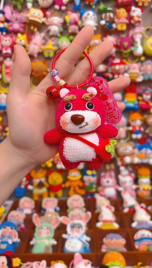纯手工制作毛线钩织成品草莓熊