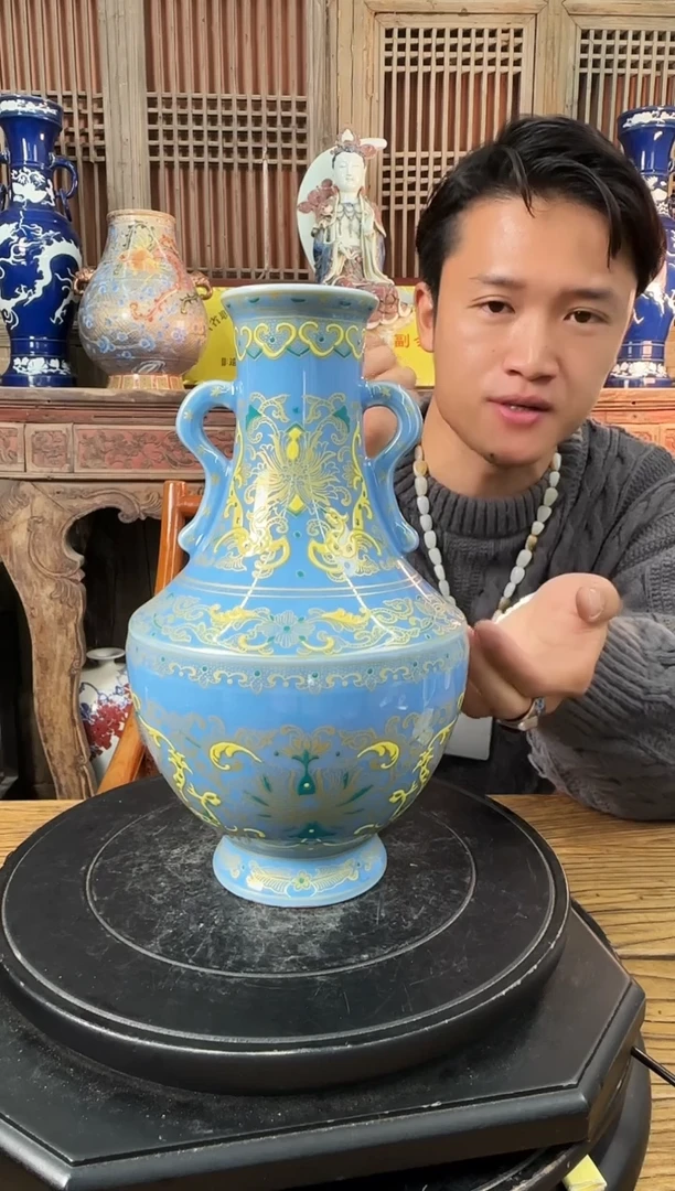 【闪购商品】摆件陶瓷 摆件 缠枝莲双耳赏瓶