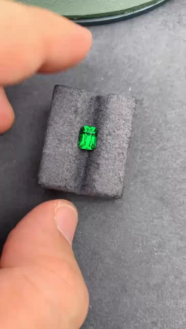 石榴石裸石未镶嵌1.1ct沙弗莱