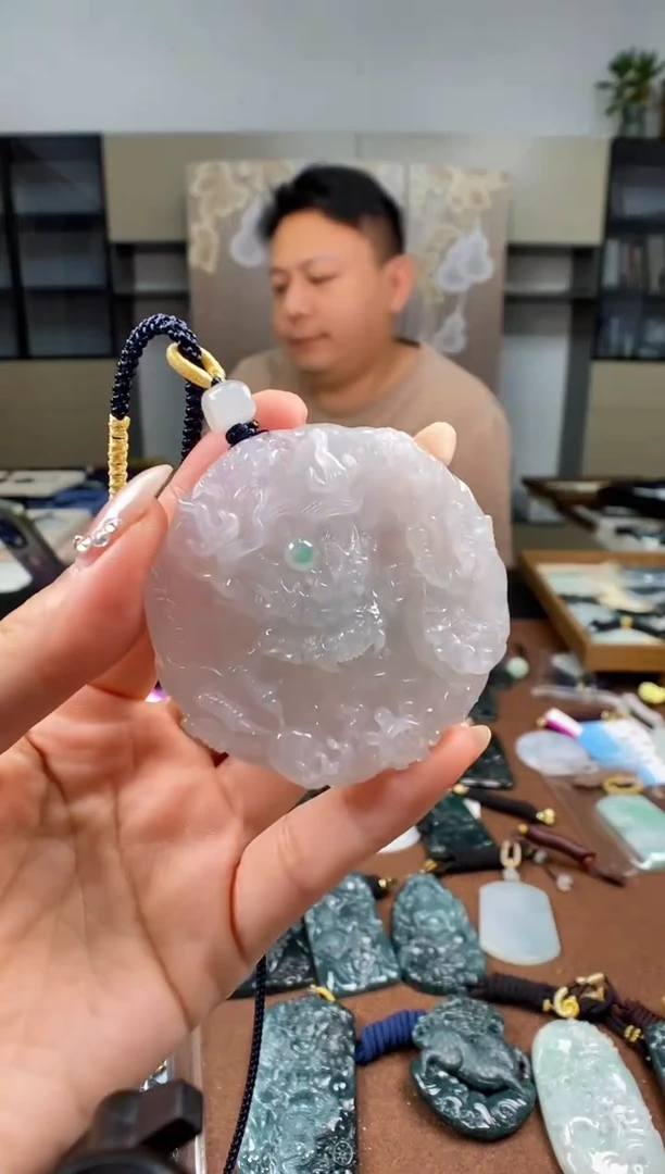 颈饰未镶嵌翡翠 多样性发其一