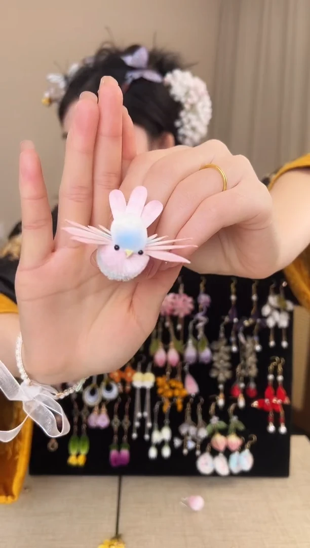 刺绣l****^彩虹小鸟胖绒边夹