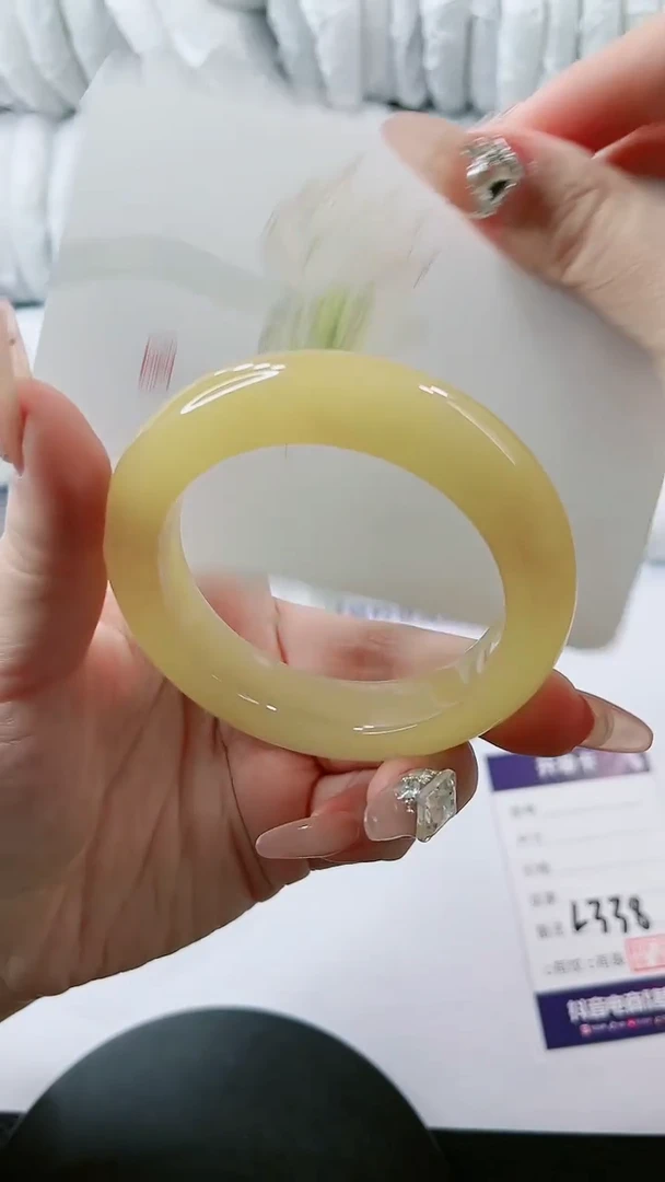 【闪购商品】石英质玉手镯未镶嵌多样性发货L338