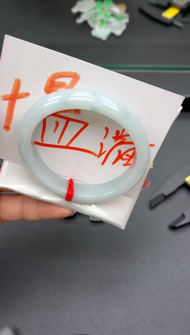 未镶嵌手镯（贵妃镯）翡翠多人