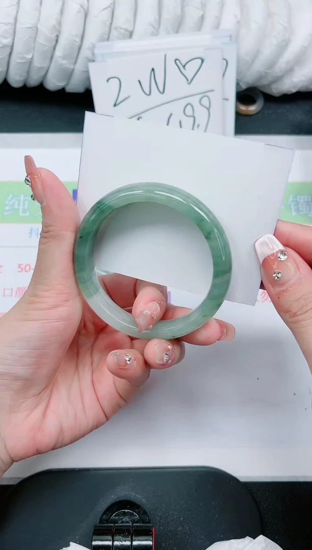 【闪购商品】石英质玉手镯未镶嵌321