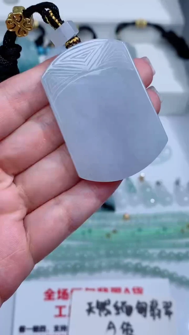 翡翠未镶嵌颈饰吊坠