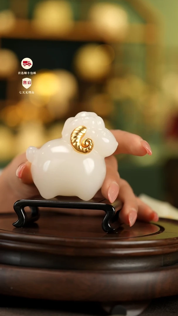 云南石荔枝白雕刻：喜气洋洋摆件