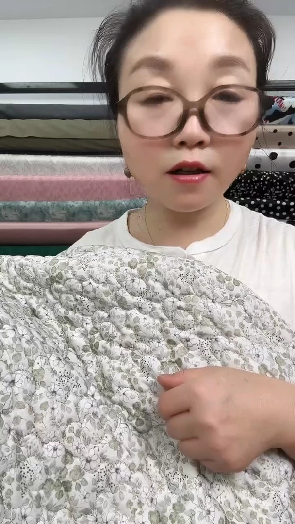 莫代尔纤维银纤维绗缝-白底绿花1米
