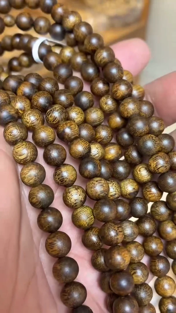 沉香手串 海南莺歌绿圆珠长串0.8多样性发其一