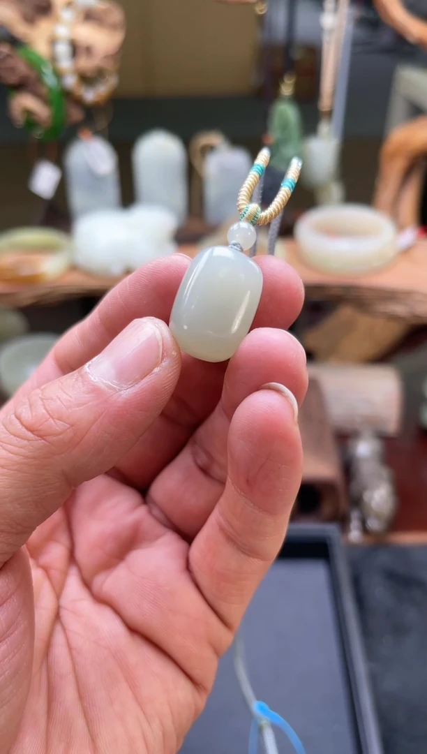 【闪购商品】和田玉吊坠未镶嵌D且末青白 面包牌 多样性发一